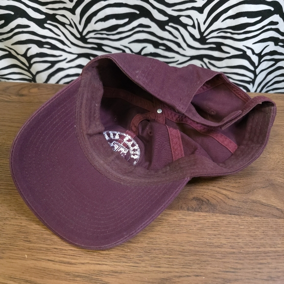 X AUC - 0122 - Thrifted Adjustable Burgundy Texas A&M Aggies Hat - GWOSLOO.22 - Picture 7 of 10